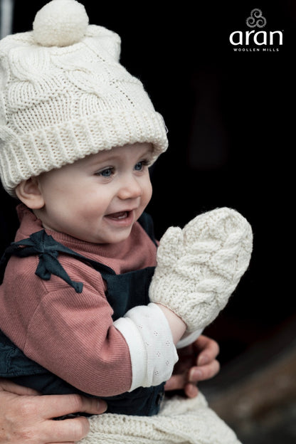 Aran Mini Merinoull - Handstickat set av mössa och tumvante - S563